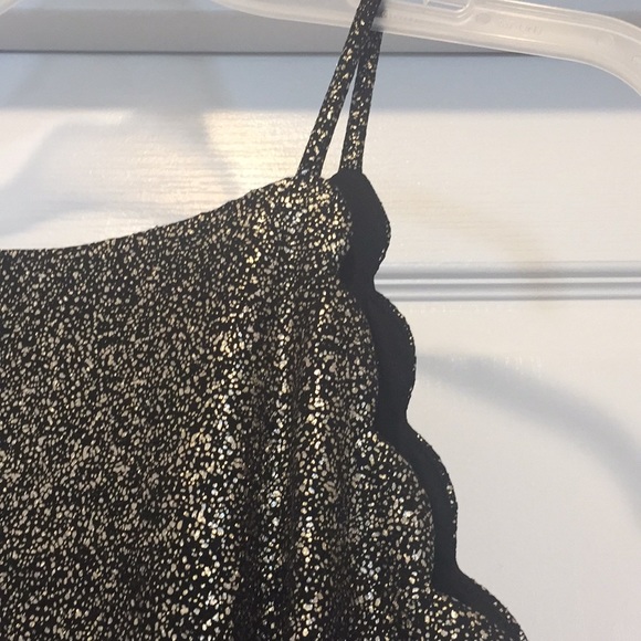 Beautiful scalloped iz Byer dress black with gold - Picture 4 of 8